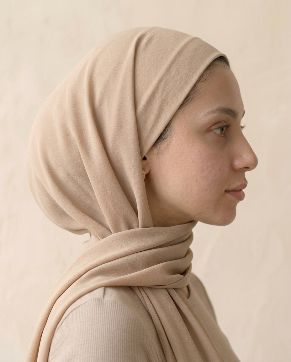 Bonnet volumateur khaleeji sous foulard beige, profil